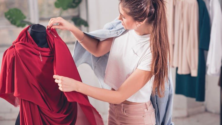 7 Fornecedores de roupas evangélicas para revenda